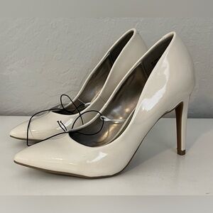 Worthington Womens Cream Patent Leather Pointed Heel Pumps Size 6 Medium NWT